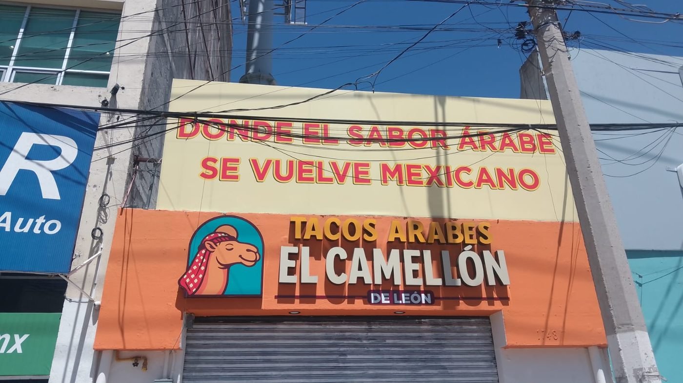 Lona impresa de gran formato de Tacos Árabes El Camellón