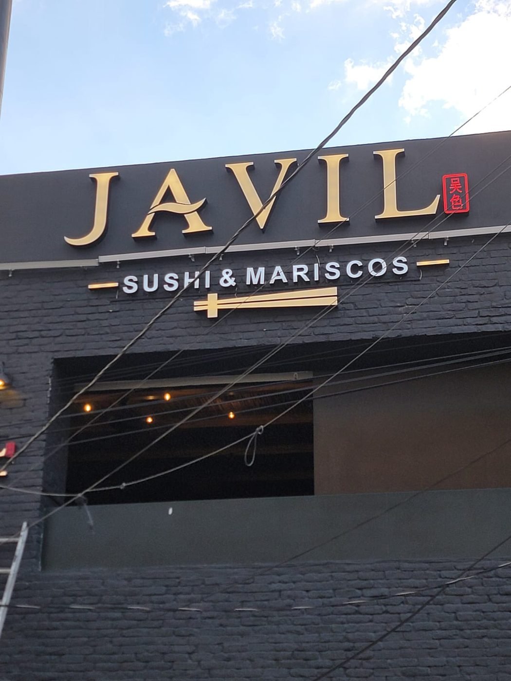 Fachada exterior de Javil Sushi & Mariscos